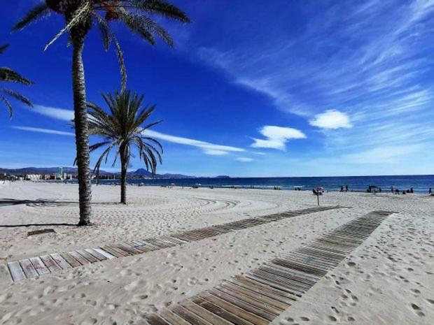"Campello Beachside Duplex, Coastal Escape, Only 50 Meters From Sea" El Campello Exterior photo